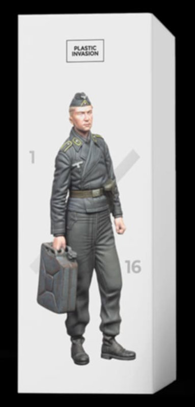 WWII German Panzer Crewman (Black Uniform) 1:16th
