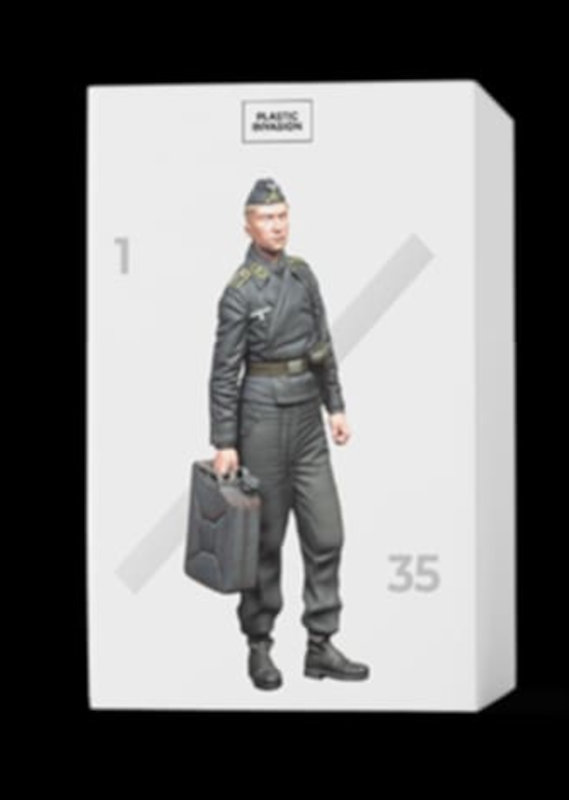 WWII German Panzer Crewman (Black Uniform) 1:35th